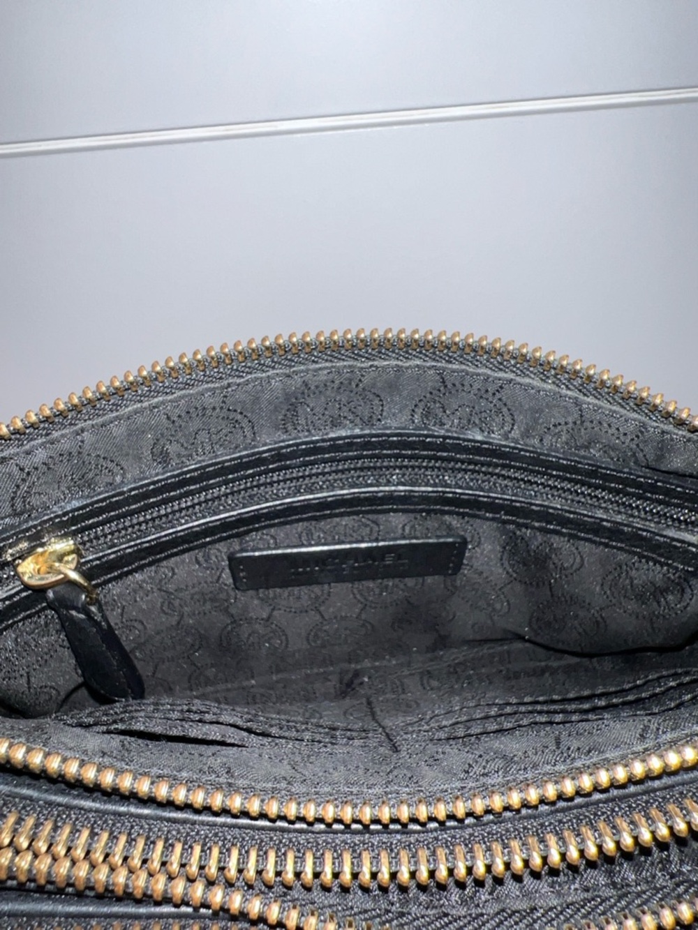 Michael Kors Jet Set Travel Pebbled Black Leather Crossbody Pouch with Gold Logo - Picture 5 of 16